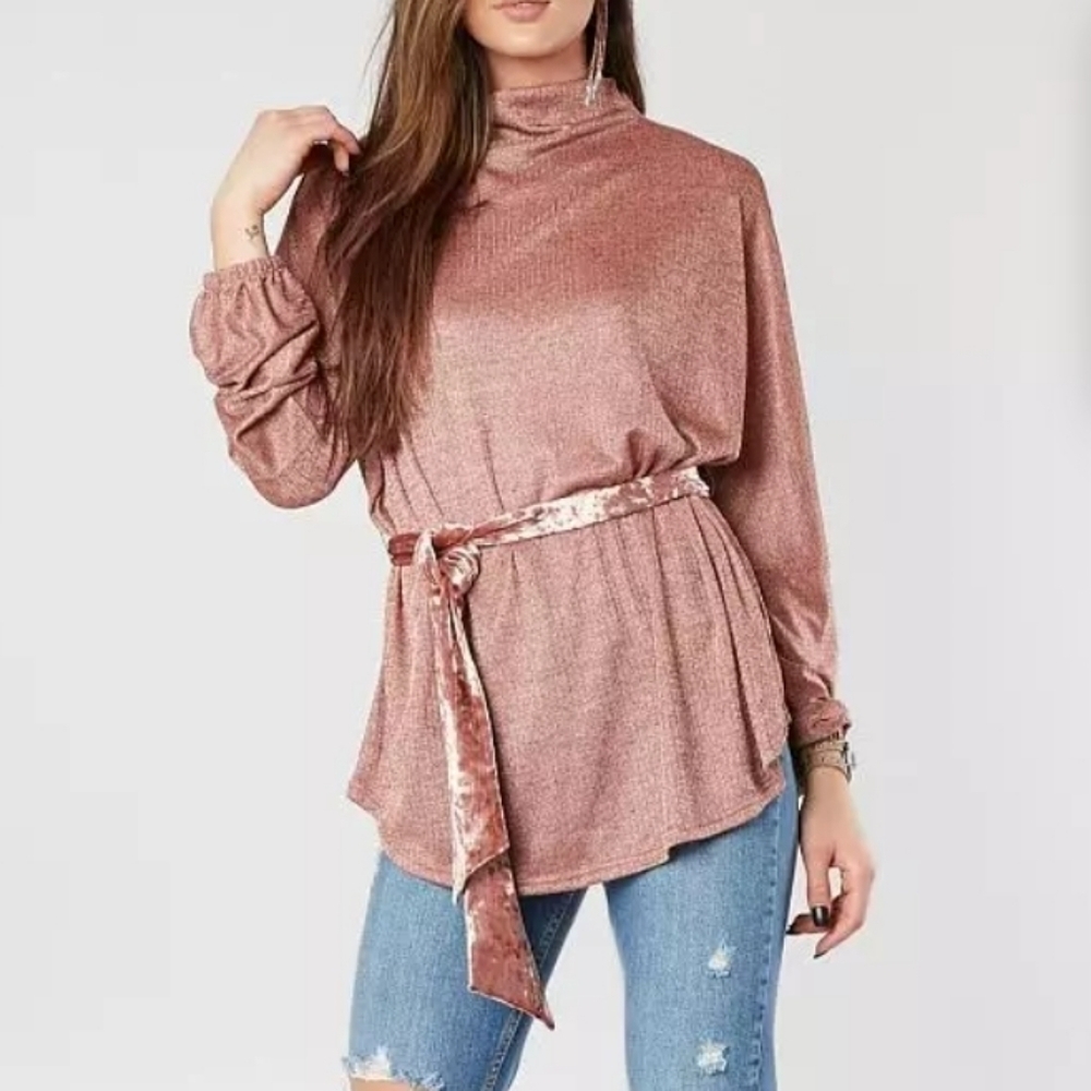 Gimmicks by BKE Ribbed Metallic Hacci Long Blouson Sleeve Blouse